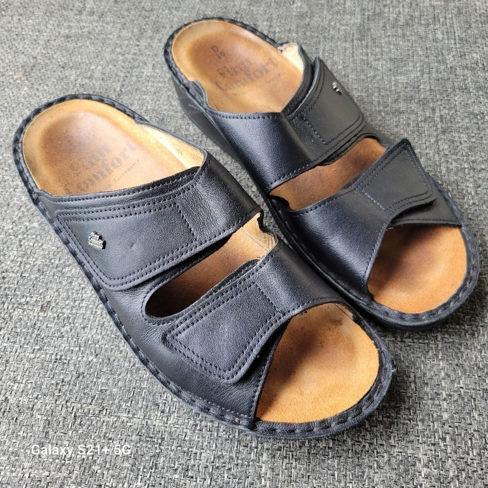 Finn Comfort black slip on sandals womens size EU 39